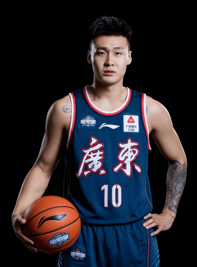 开云官方广州队训练开放日，国际比赛日官宣签约引欢呼，CBA常规赛在即，心理建设被强调的简单介绍