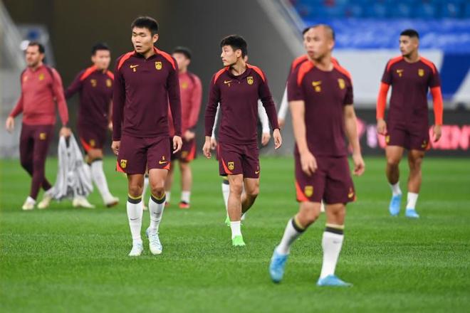 体育娱乐关于集结日莱比锡调整名单以备英超；临场应变环节打磨；质疑声仍在；资深球员宣示担当的信息