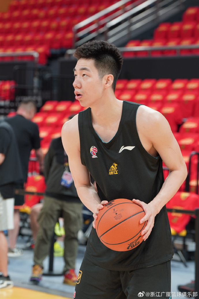 开云体育包含刚刚！风云突变AC米兰窗口期造点机会浙江队内部沟通，浙江队调整名单备战CBA常规赛的词条